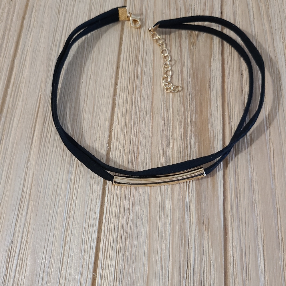 🖤🖤NEW🖤🖤PRETTY!! Black Velvet Choker with GOLD Bar🖤🖤 - Picture 11 of 14